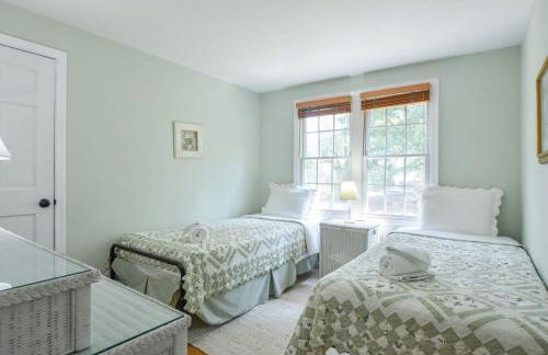 Pond Front Home with Private Dock - Foto 15