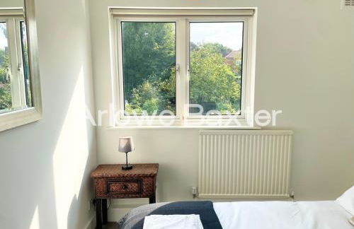 Stylish 3-Bedroom Garden Home, AC, Contractors and Families - Foto 16