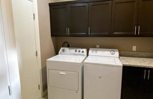 Pool, Patio and Yard Chic South Texas Home - Foto 27