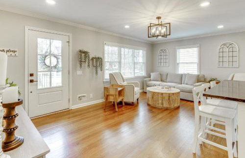 Screened Patio and Fire Pit Modern Westerville Home - Foto 3