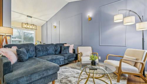 Kings, 75" TV & Backyard Fun - NearWesley - Foto 1, Other