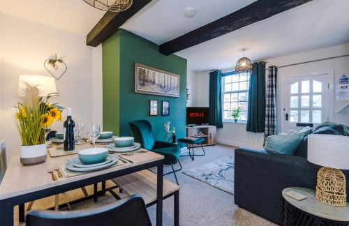 Charming 1-bed house in Chester by 53 Degrees Property, Ideal for Couples & Business, Amazing Location - Sleeps 4 - Photo 1