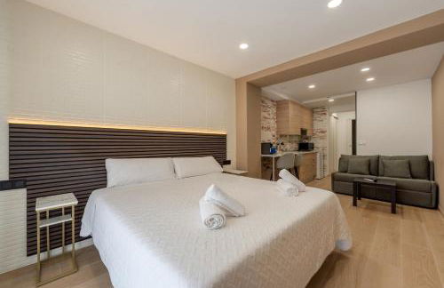 Emily Suites - Photo 41