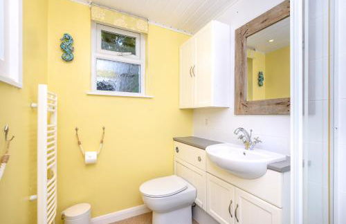 Beach Front House with Stunning Sea Views and Free Parking - Foto 22