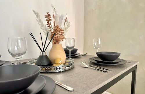 Central 4 Bed Home, FreeParking, 5TVs, Superfast WiFi - Photo 11