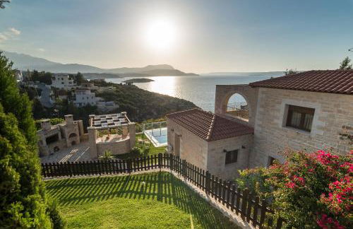 Hectoras Villa in Plaka BY APOKORONAS-VILLAS - Photo 1