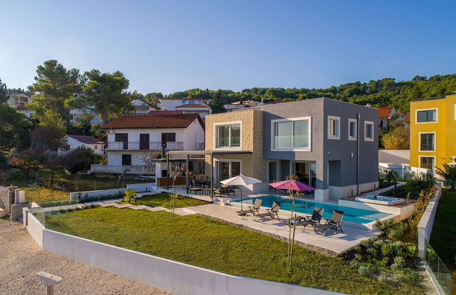 Beachfront Villa Grey Martini with Pool - Foto 50