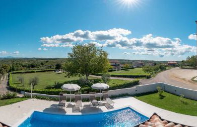 Villa atop the village with stunning view - Foto 43