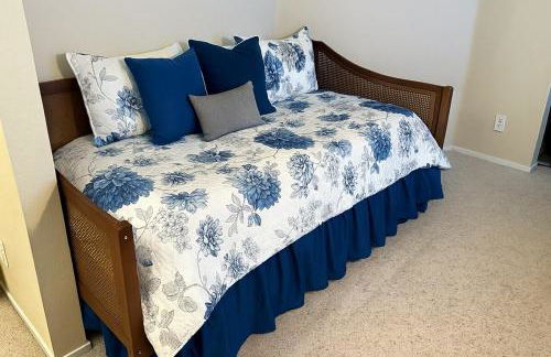 Peaceful Las Vegas Pool Oasis, Pool Table, Hammock - Foto 26