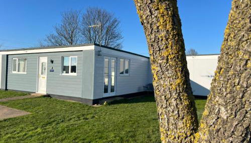 Saltwater Chalet - Photo 1