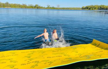 Lake Escape with paddle boards, fire pit & game room - Foto 22