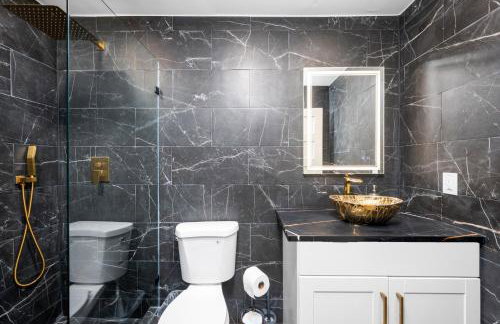 Modern Getaway with Free Parking Near Downtown and NRG - Foto 15