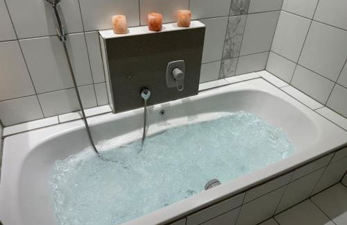 Entspannung pur! Privater Kinosaal & Whirlpool - Foto 20