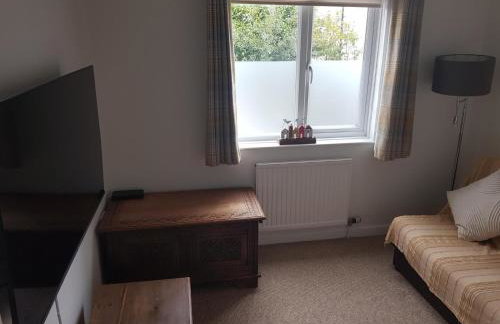 Beechcroft 2 bed part house - Photo 6