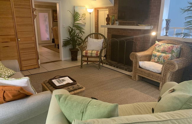 The Secret Garden Home Close to Beach, Shops, Restaurants, Pet Friendly, Close to Lucerne Ave! - Foto 38