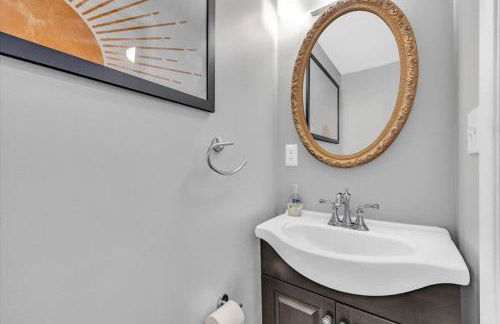 Renovated townhome on bike path includes bikes - Foto 17