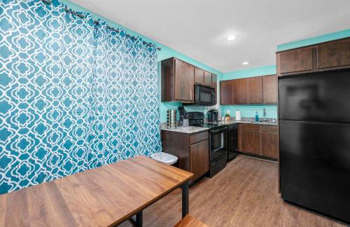 Chic 1BR Stay with King Bed and Free Park - Foto 5