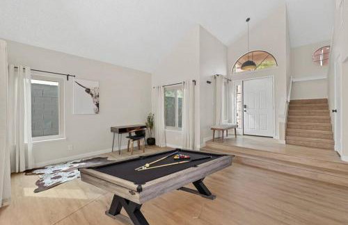 4Br Model Home w Pool and Pool table in Henderson - Foto 7
