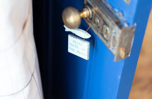 Signature Beachfront Home, Panoramic Sea Views & Marble Fireplace - Foto 9