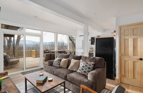 Lazy Lake 3BR Cabin w/ Mtn Views + Hot Tub +Wi-Fi - Foto 13