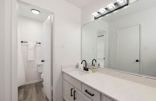 Comfortable 2BR - Pool Near Major Attractions - Foto 9