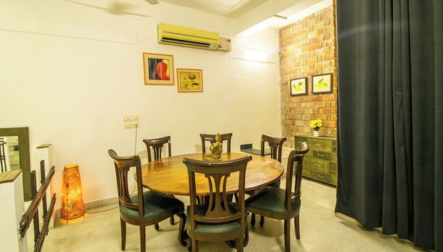 Coin salon dans le hall