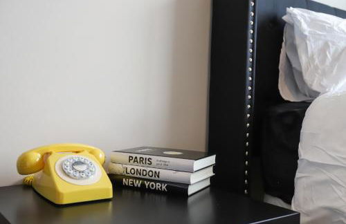 Modern Home 2BR 2BA Free Off-Street Parking & Wifi - Foto 15