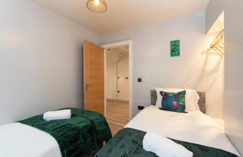 Spacious Cottage 3 Bedrooms with Free Private Parking in a Central Location - Foto 18