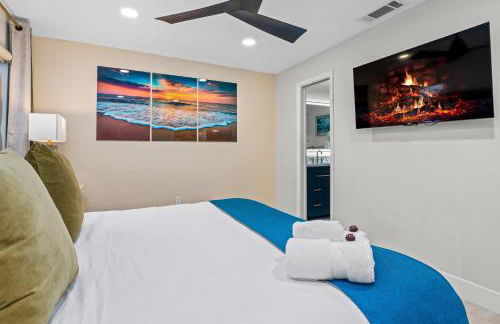 Waterfront Oasis Escape with 7 Seats Hot Tub! - Foto 7