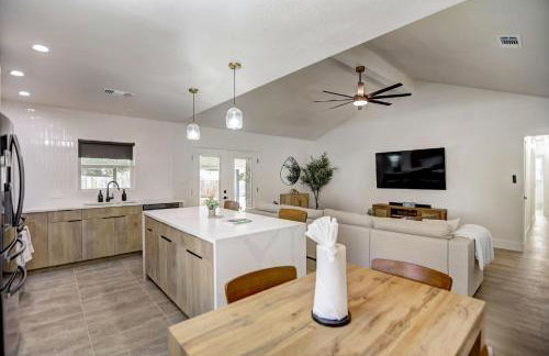 Custom Designer Home. Sleeps 9. Close to domain Q2 - Foto 9