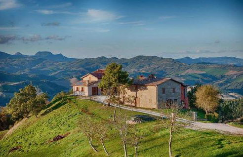 2 Bedroom Nice Apartment In Sant'angelo In Vado - Foto 1