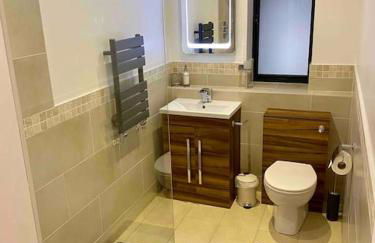 Luxury Accom with Amazing Views over Rudyard Lake - Photo 5