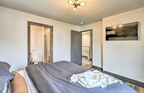 Elkhart Lake Townhome, Mins to Road America! - Foto 13