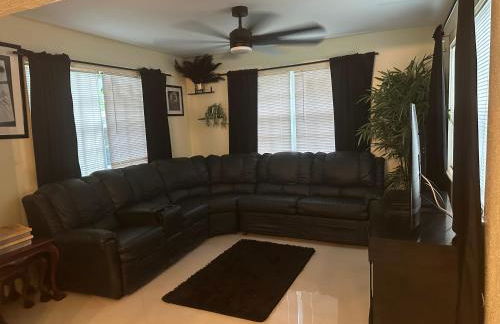 Miramar near Hard Rock stadium - Photo 3