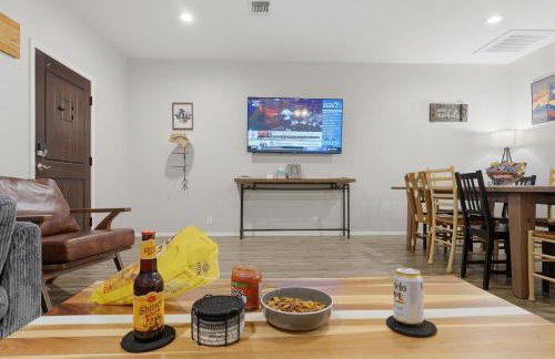 Game Barn, Cowboy Pool, 17ft Movie Screen - sleeps 10 - Photo 35