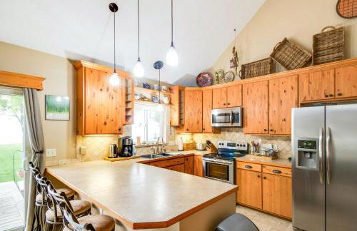 Waterfront Johnson Lake Getaway with Fire Pit! - Foto 7