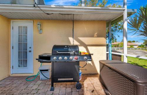 Spacious Canal-View Home with Pool and Game Room - Foto 69