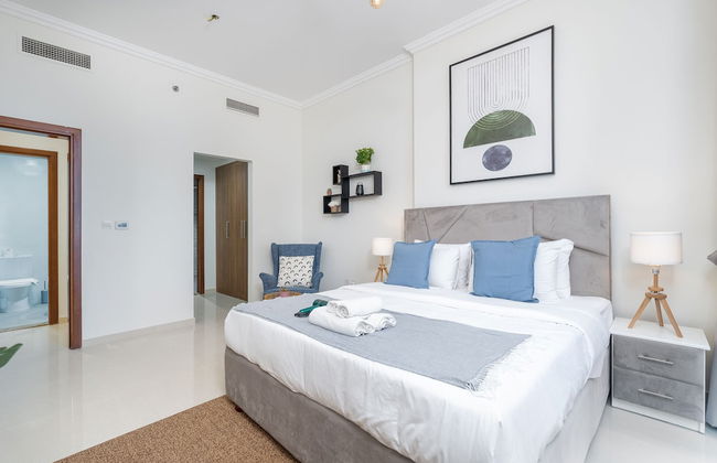 Luxe Apartments near Dubai Mall, Burj Khalifa - Pool, Gym, & Parking by Sojo Stay - Photo 2