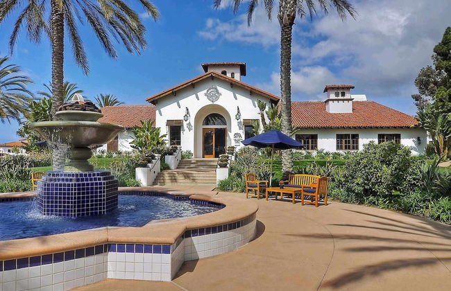 Southern Exposure w/ Private Balcony - Foto 40