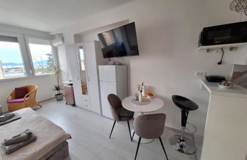 Mystic Grey Studio Apartment - Foto 16