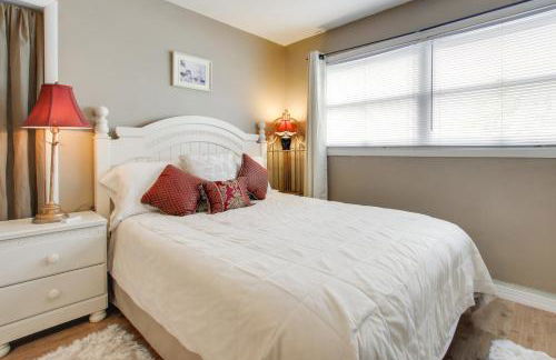 Neenah Home with Deck Near Lake Winnebago - Foto 14