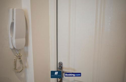 2 Bed House By Southern Stays Short Lets & Serviced Accommodation Bournemouth With Parking - Relocation & Family, 1km From The Beach - Photo 41