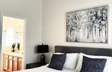 Family Home, Near Disney-Private pool, Spacious 3BR Retreat - Photo 15