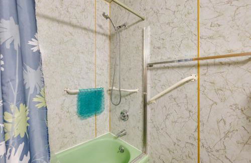 Deck with Water View Coastal Escape Near P-Town! - Foto 19