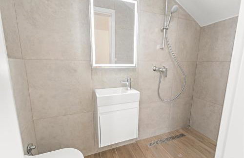 "CASA BELLA VITA" with large SPA and counter-current swimming near the beach! - Foto 33