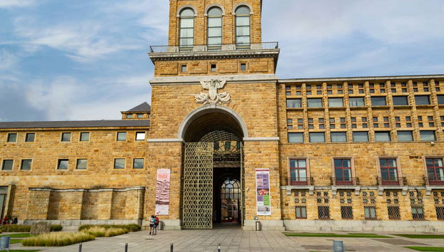 Entrée de Laboral Cité de la Culture