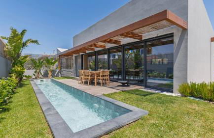 Stunning Beach House with Pool by LovelyStay - Foto 1