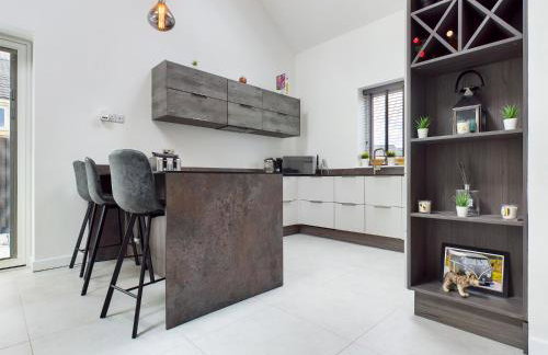 Contemporary 2 bedroom eco home with a twist - Photo 4