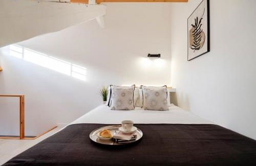 Authentic Studio with Terrace by HostWise - Foto 31