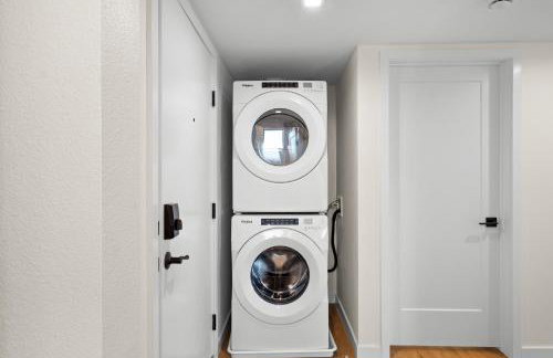 Modern 2 Bedroom King Bed EVCharger Pet-Friendly Balcony - Foto 23